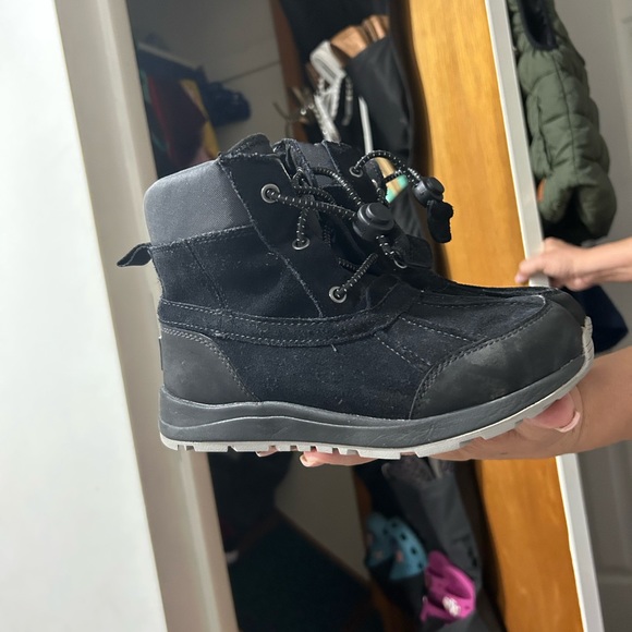 KIDS UGG BLACK BOOTS, SIZE 1 - Picture 2 of 3